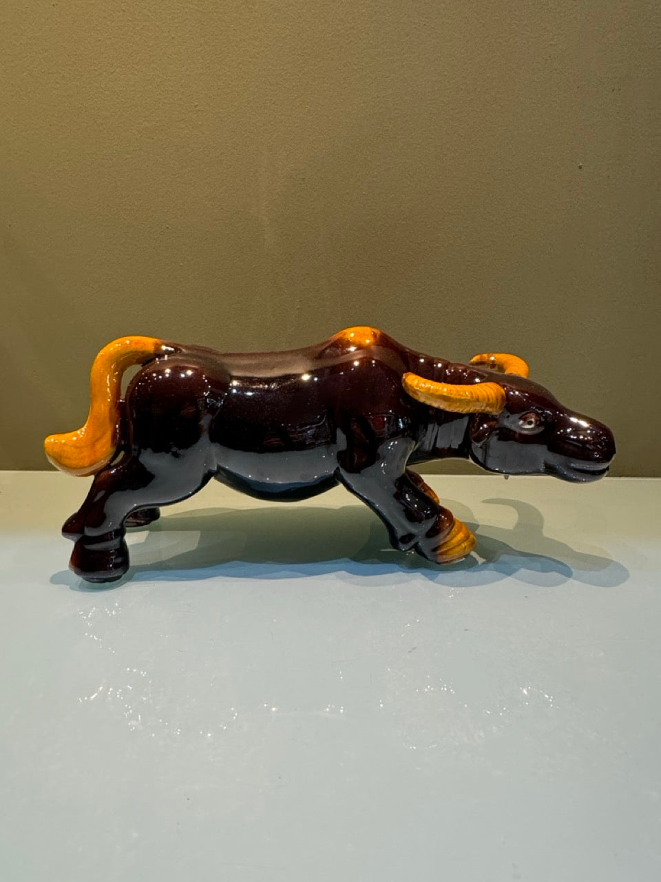 A PAIR (2) FENGWXINW Ornaments Statues Sculptures Sculptures Ceramic Cattle Ornaments Yellow Cattle Crafts Handmade-D1